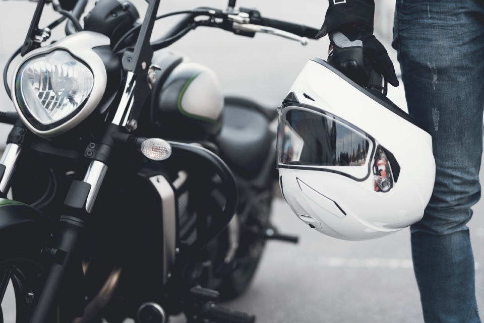 homme et sa moto